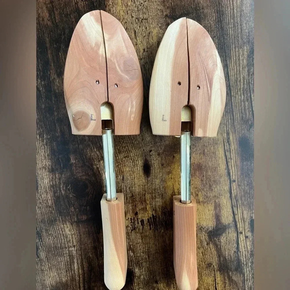 Rochester Shoe Tree Co. | pair of shoe trees - Picture 4 of 10